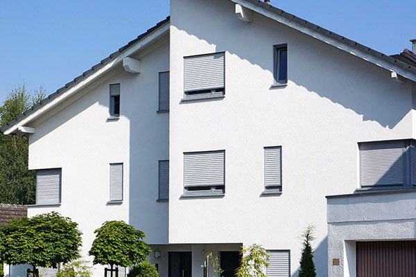 Haus mit Rollläden von BAUKO-tec